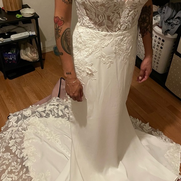 Essense of Australia D3577 wedding gown. Brand new never worn. Decided to elope - Picture 4 of 14